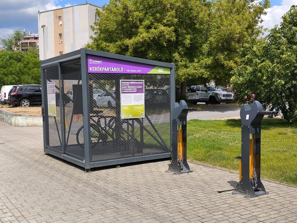 Városkapu park kültéri közösségi kerékpártároló